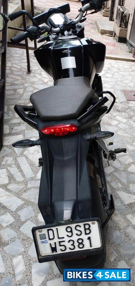 Ebony Black Met KTM Duke 200 ABS