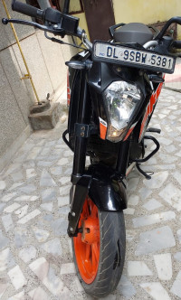 Ebony Black Met KTM Duke 200 ABS