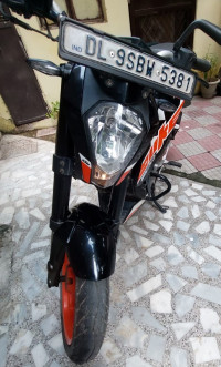 Ebony Black Met KTM Duke 200 ABS