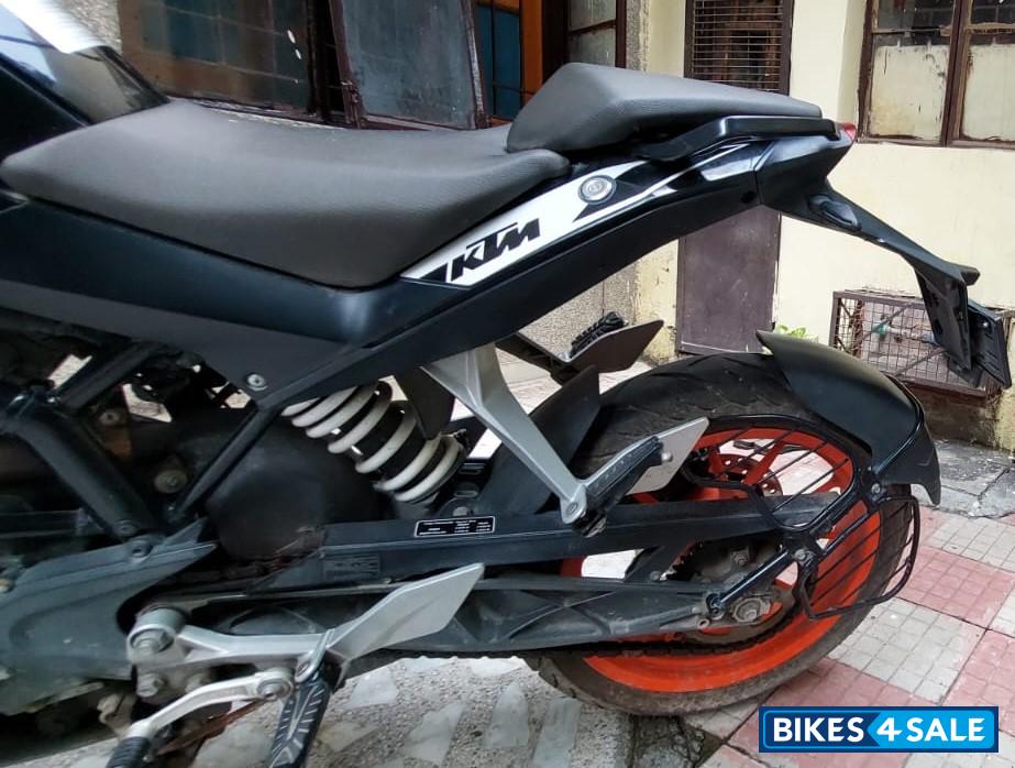 Ebony Black Met KTM Duke 200 ABS