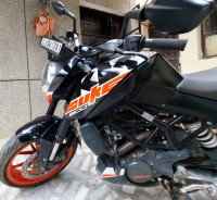 Ebony Black Met KTM Duke 200 ABS