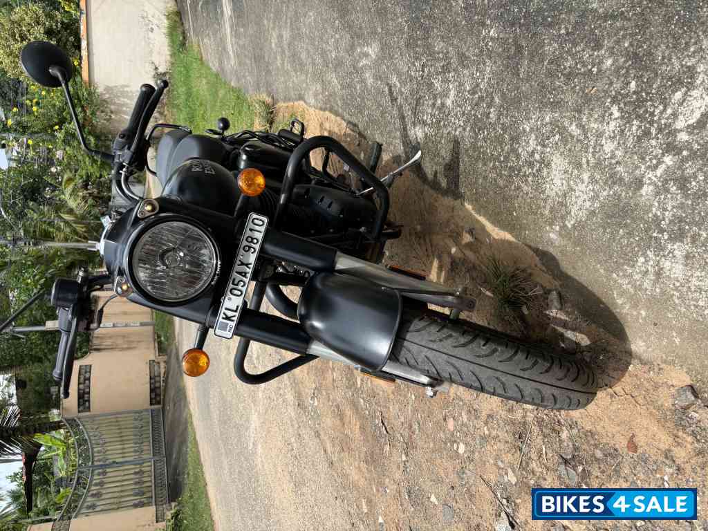 Dark Stealth Black Royal Enfield Classic 350 Dual Channel BS6