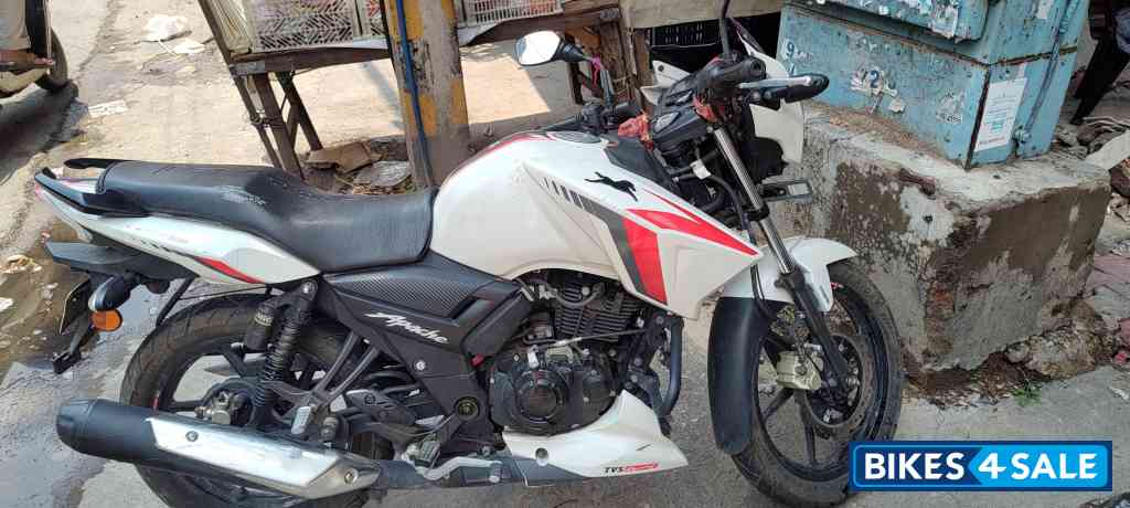 Pearl White TVS Apache RTR 160 BS VI