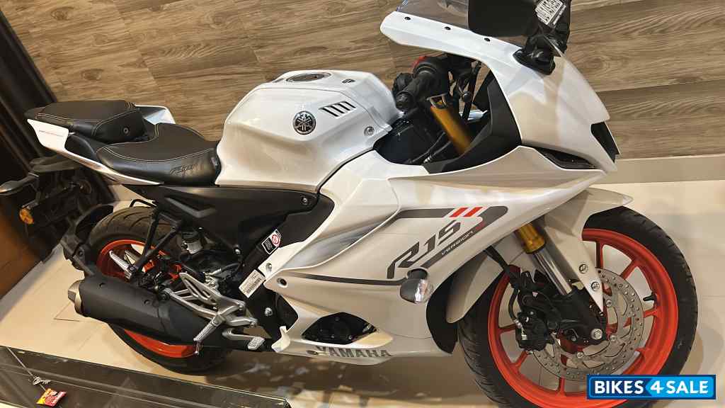 Yamaha R15 V4