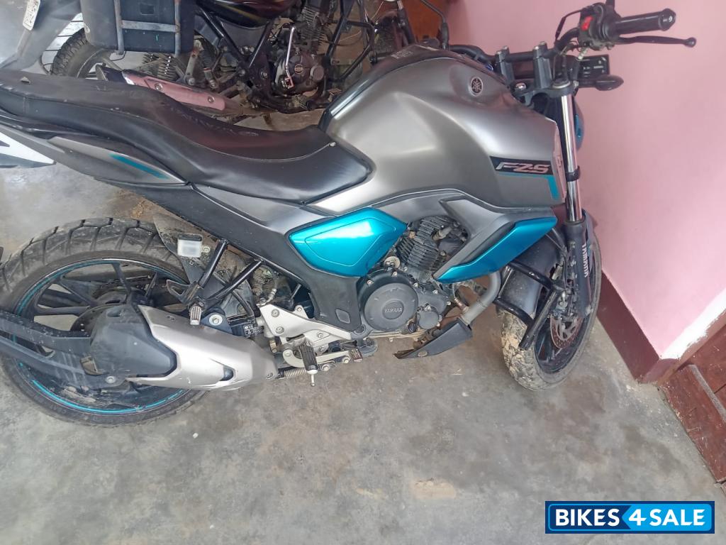 Grey And Blue Yamaha FZ FI V3 BS6