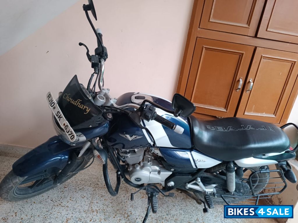 Bajaj V15