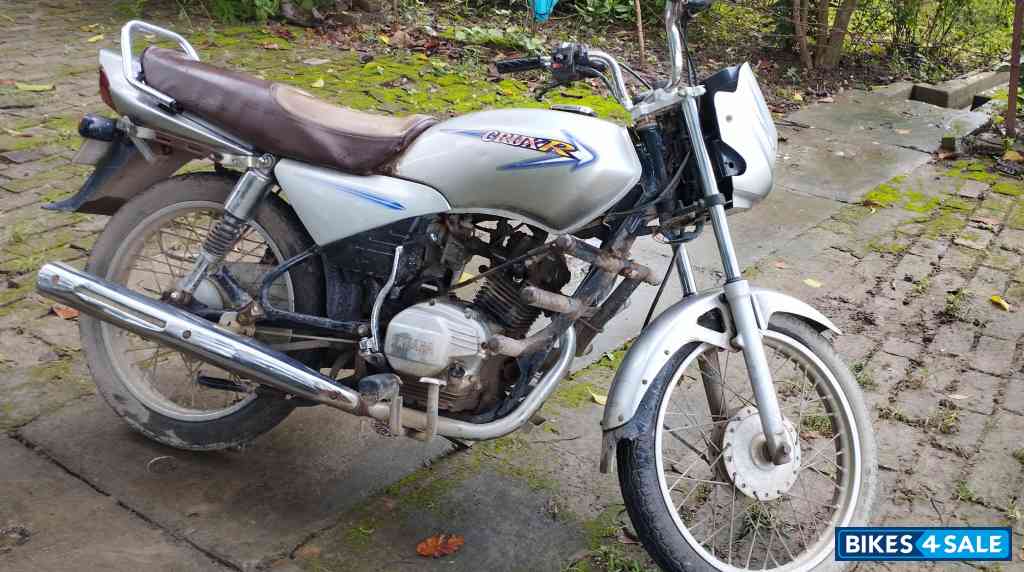 Silver Yamaha Crux R