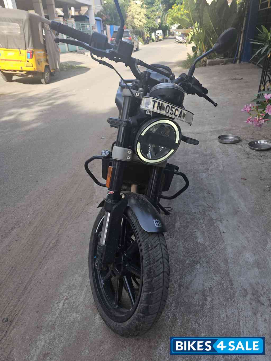 Grey Husqvarna Svartpilen 250 2020