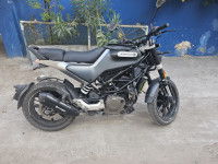 Grey Husqvarna Svartpilen 250 2020