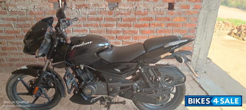 Black Bajaj Pulsar 125 Split Seat