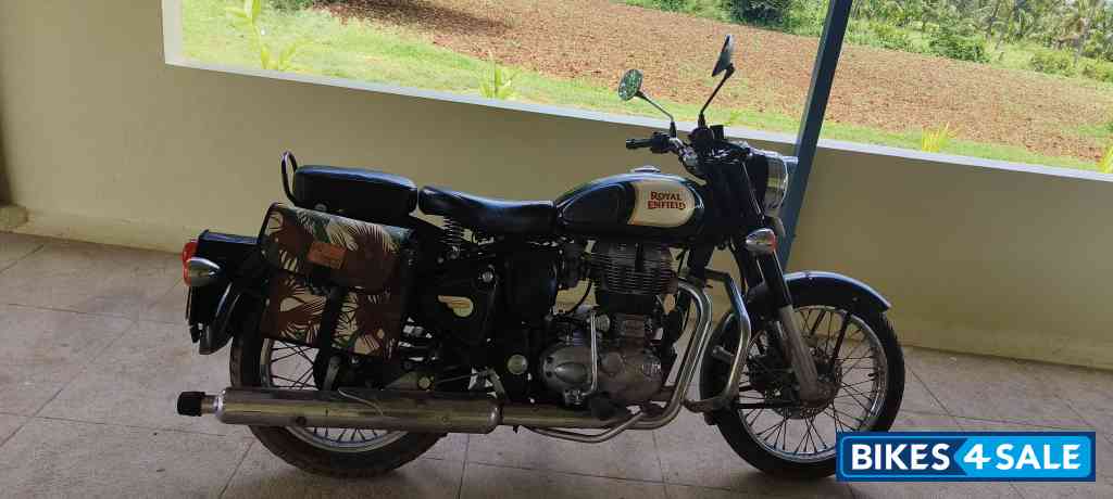 Black Royal Enfield Classic 350