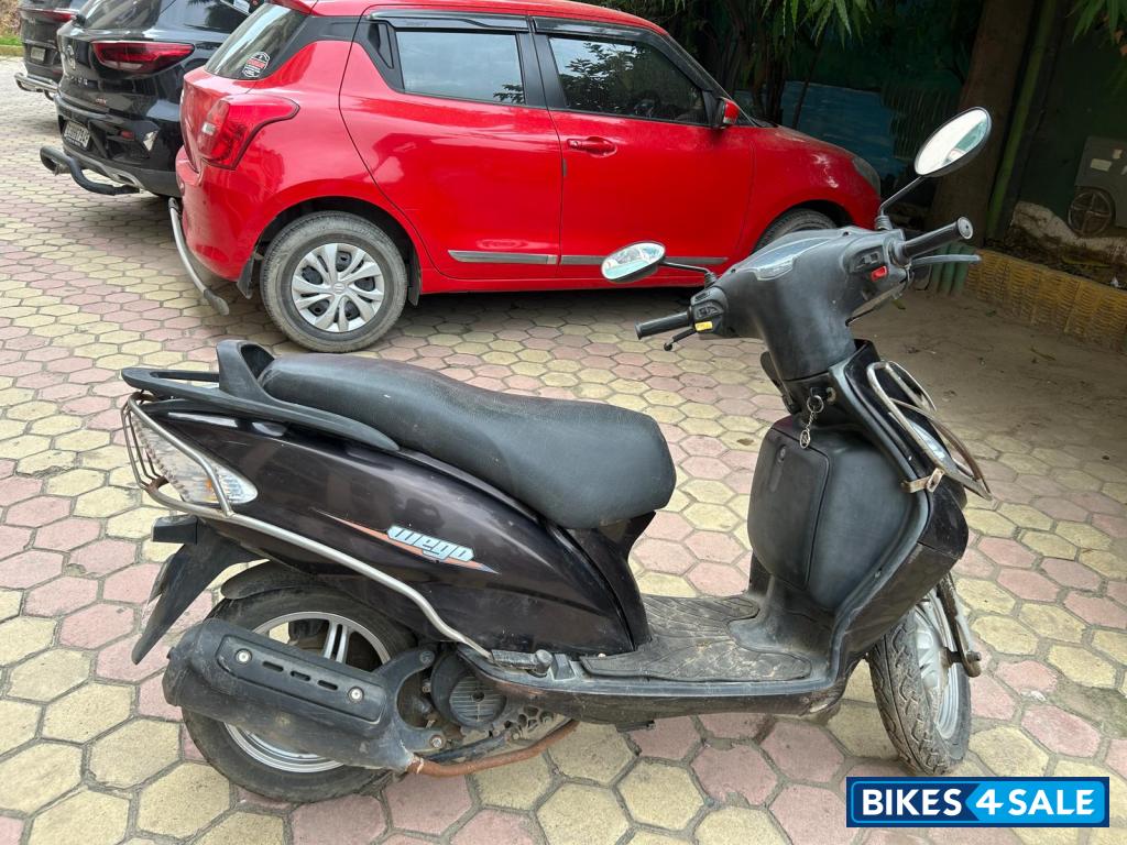 Brown TVS Wego