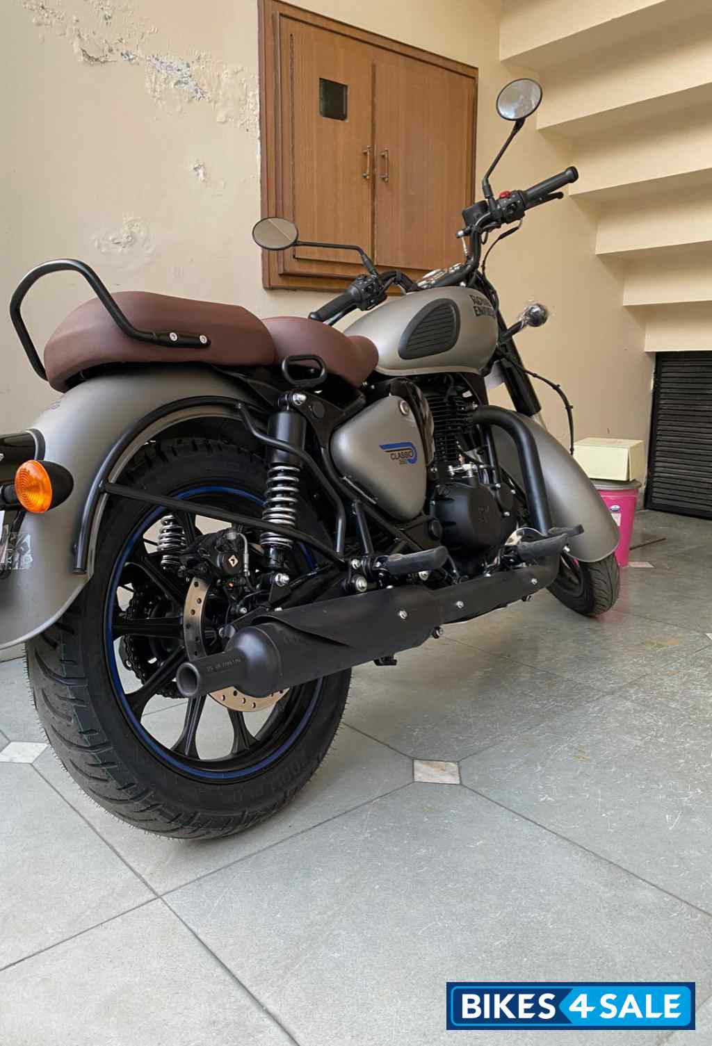 Dark Gunmetal Grey Royal Enfield Classic Gunmetal Grey