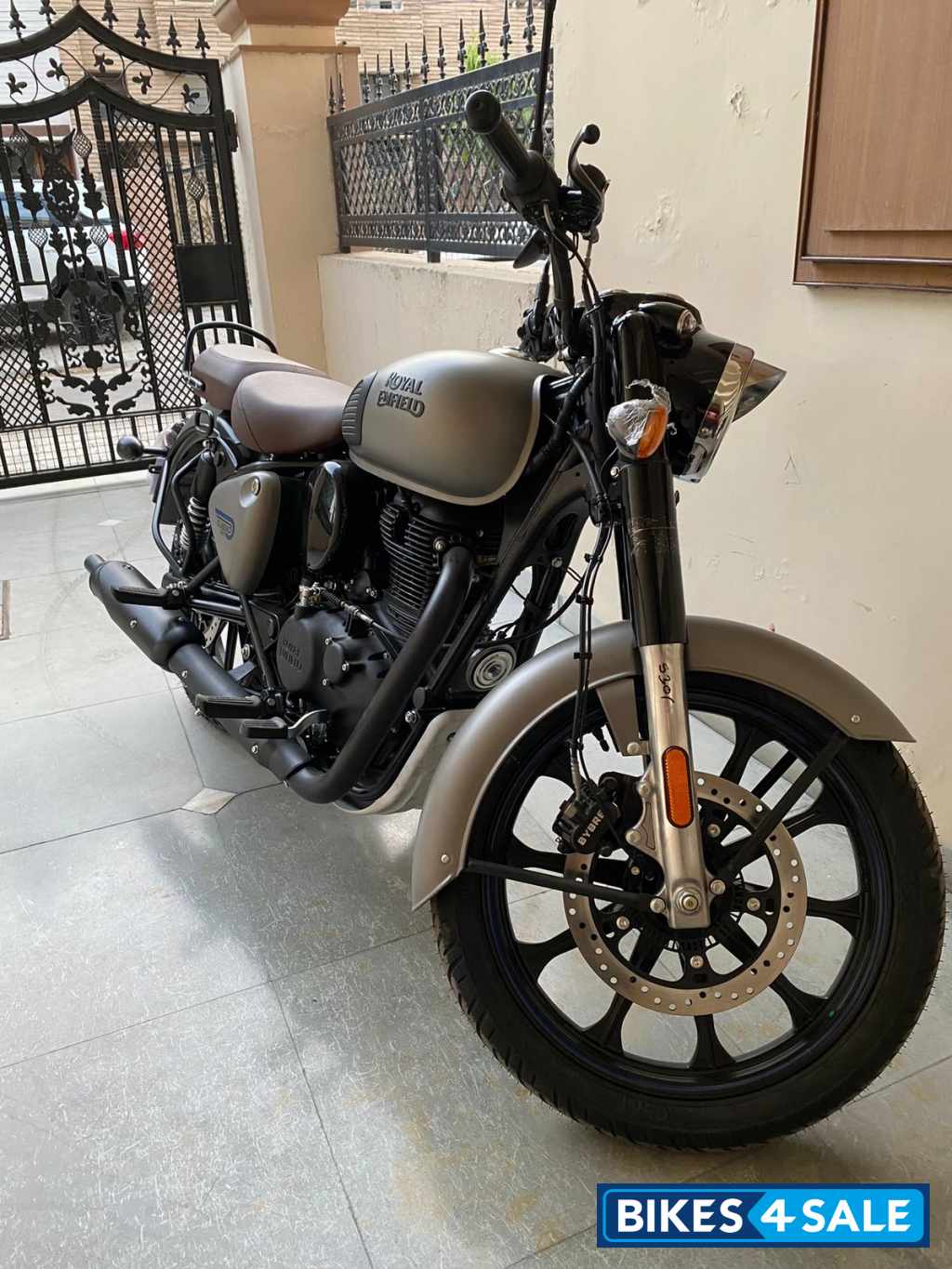 Dark Gunmetal Grey Royal Enfield Classic Gunmetal Grey