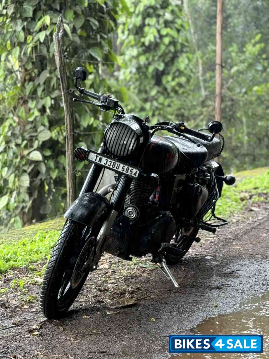 Stealth Black Royal Enfield Classic 350 BS VI