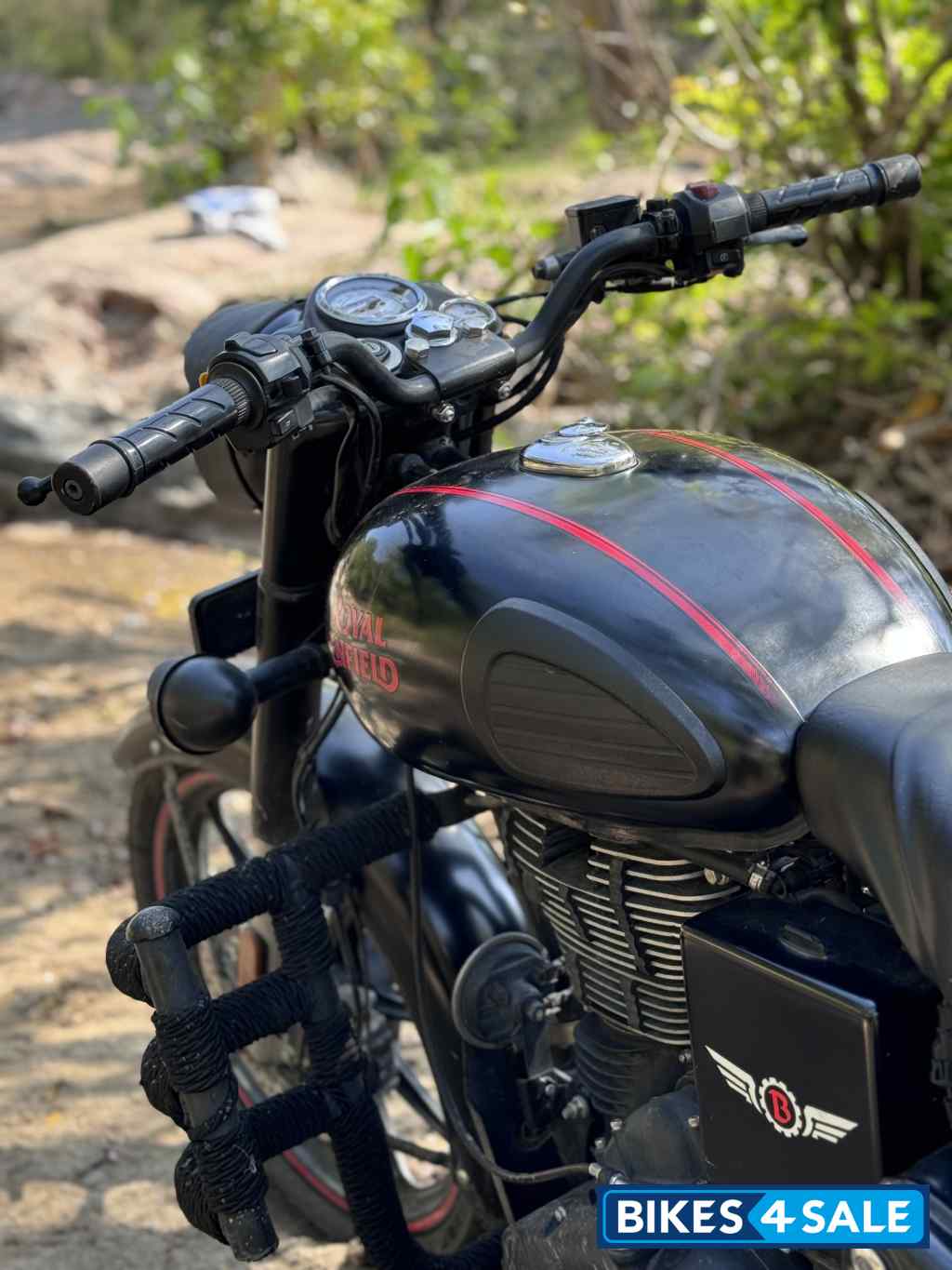 Stealth Black Royal Enfield Classic 350 BS VI