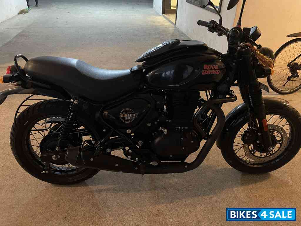 Factory Black Royal Enfield Hunter 350 Retro