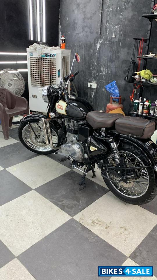 Black Royal Enfield Classic 350 BS VI