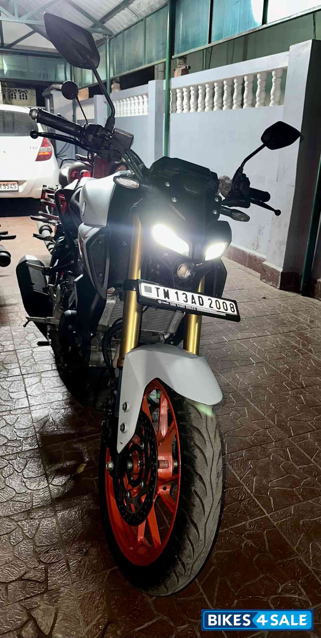Vermilion White Yamaha MT-15 Ver 2.0 Vermilion White Yamaha MT-15 Ver 2.0