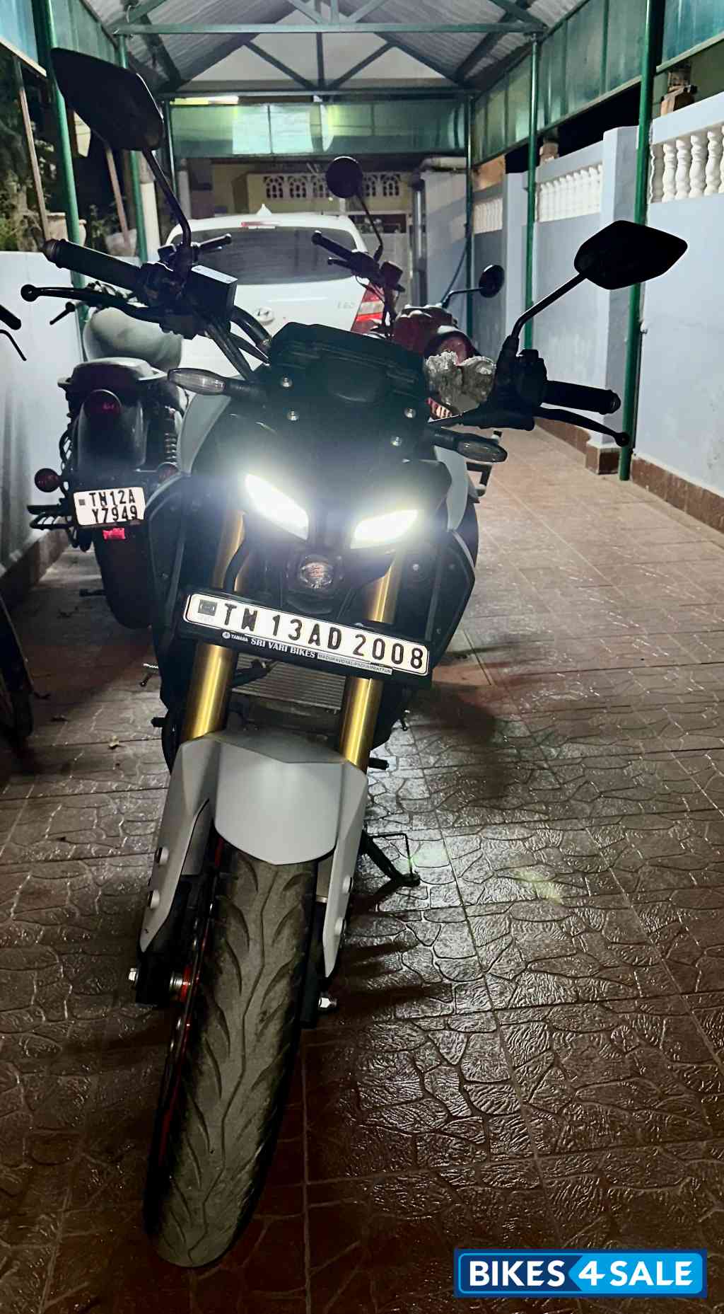 Vermilion White Yamaha MT-15 Ver 2.0 Vermilion White Yamaha MT-15 Ver 2.0