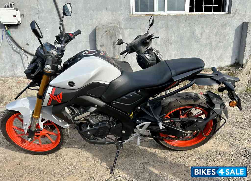 Vermilion White Yamaha MT-15 Ver 2.0 Vermilion White Yamaha MT-15 Ver 2.0