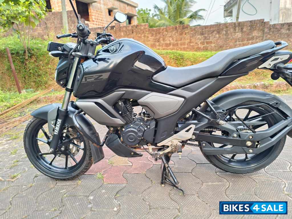 Black Yamaha FZ-S FI V3 BS6