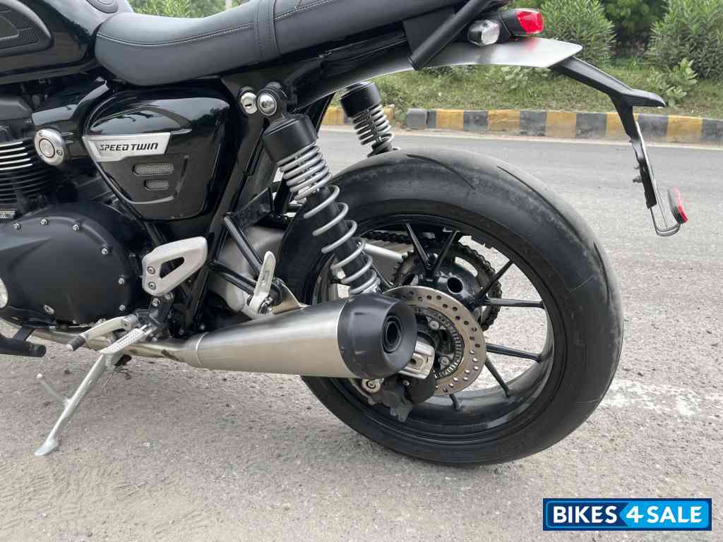 Black Triumph Speed Twin 1200