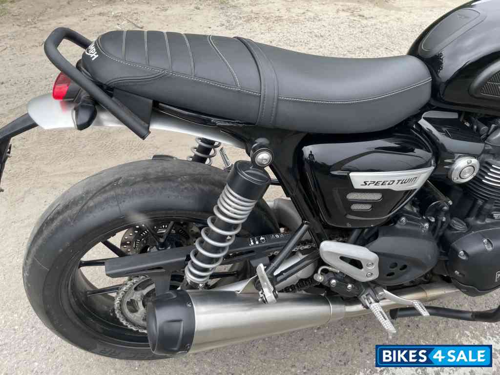 Black Triumph Speed Twin 1200
