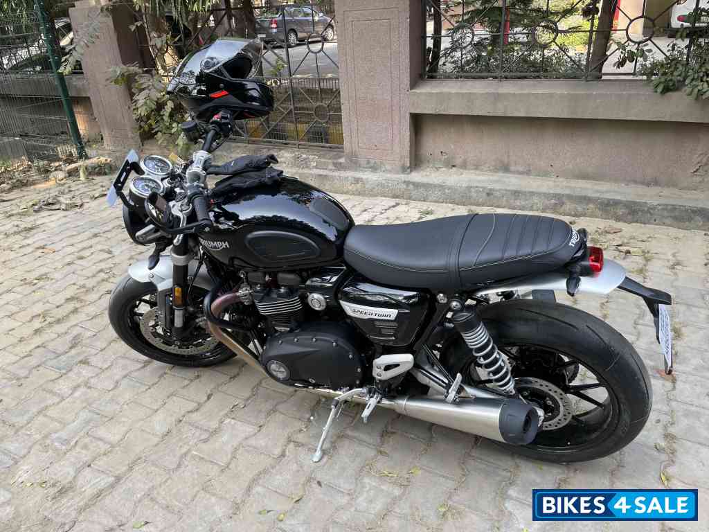 Black Triumph Speed Twin 1200