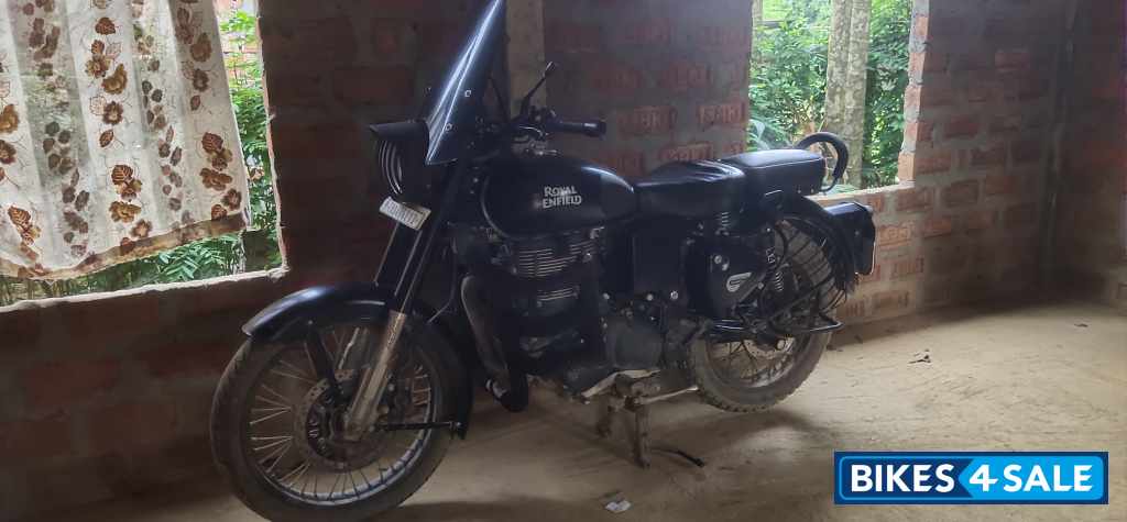 Stealth Black Royal Enfield Classic Stealth Black