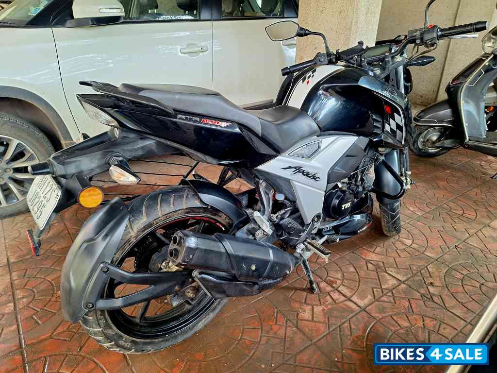 Black TVS Apache RTR 160 4V BS6