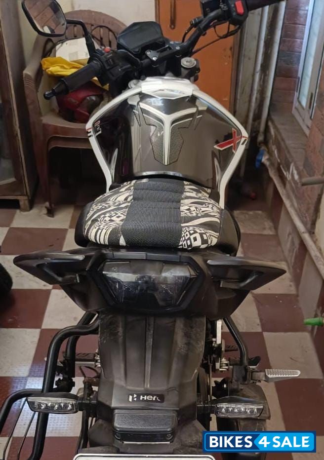 Pearl White Silver Hero Xtreme 160R BS6