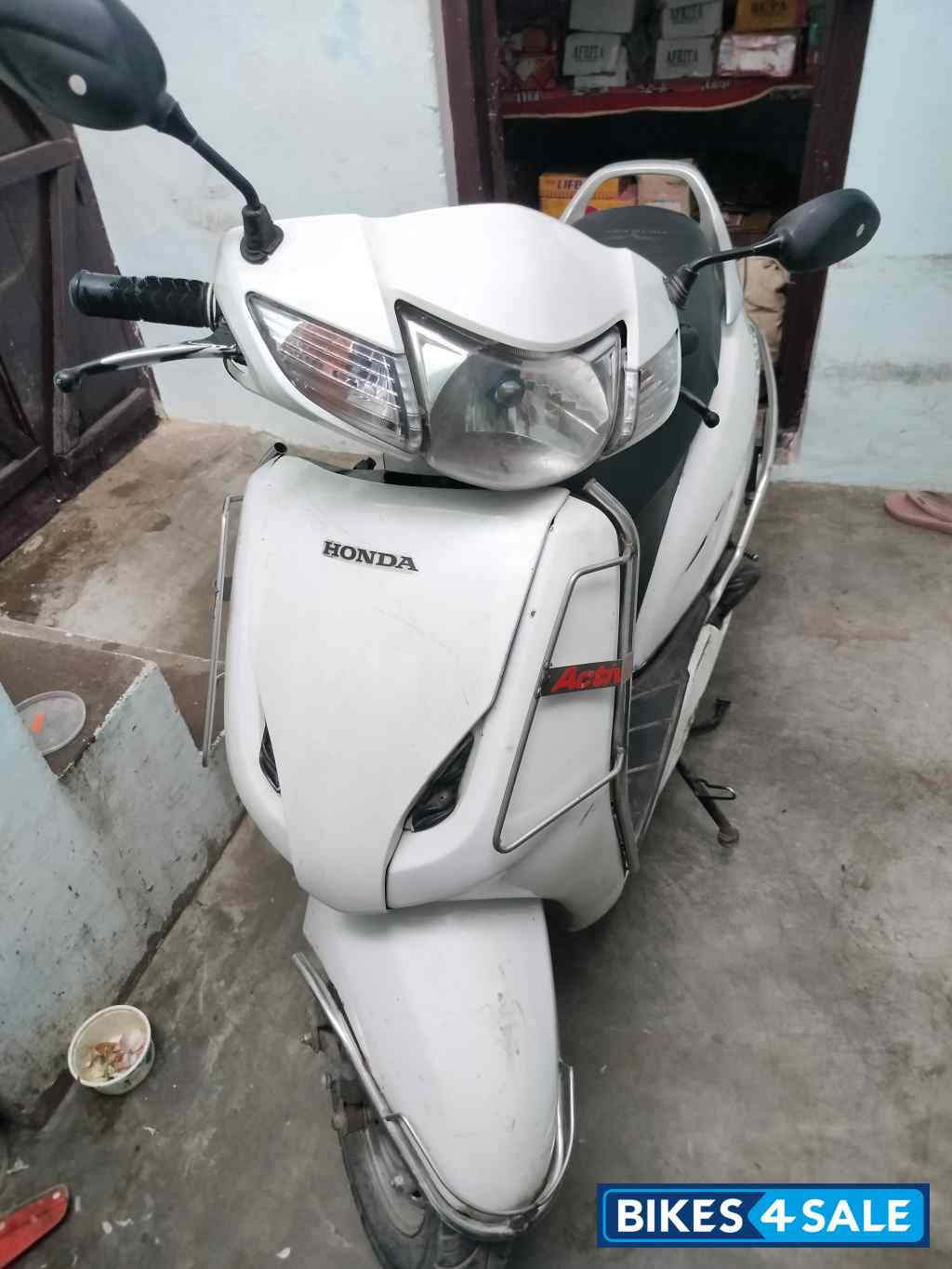 White Honda Activa
