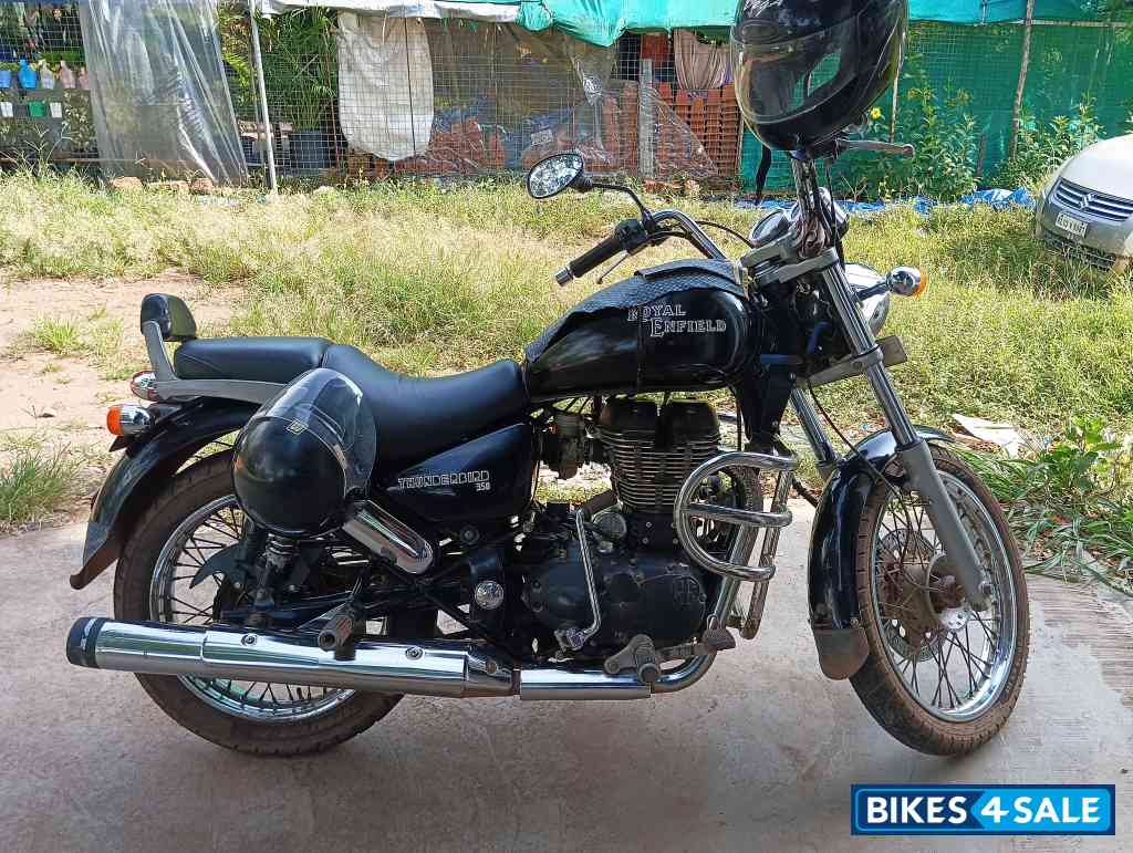 Black Royal Enfield Thunderbird 350