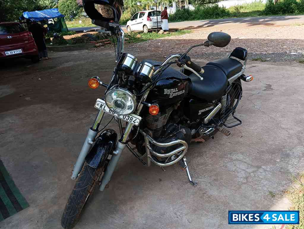 Black Royal Enfield Thunderbird 350