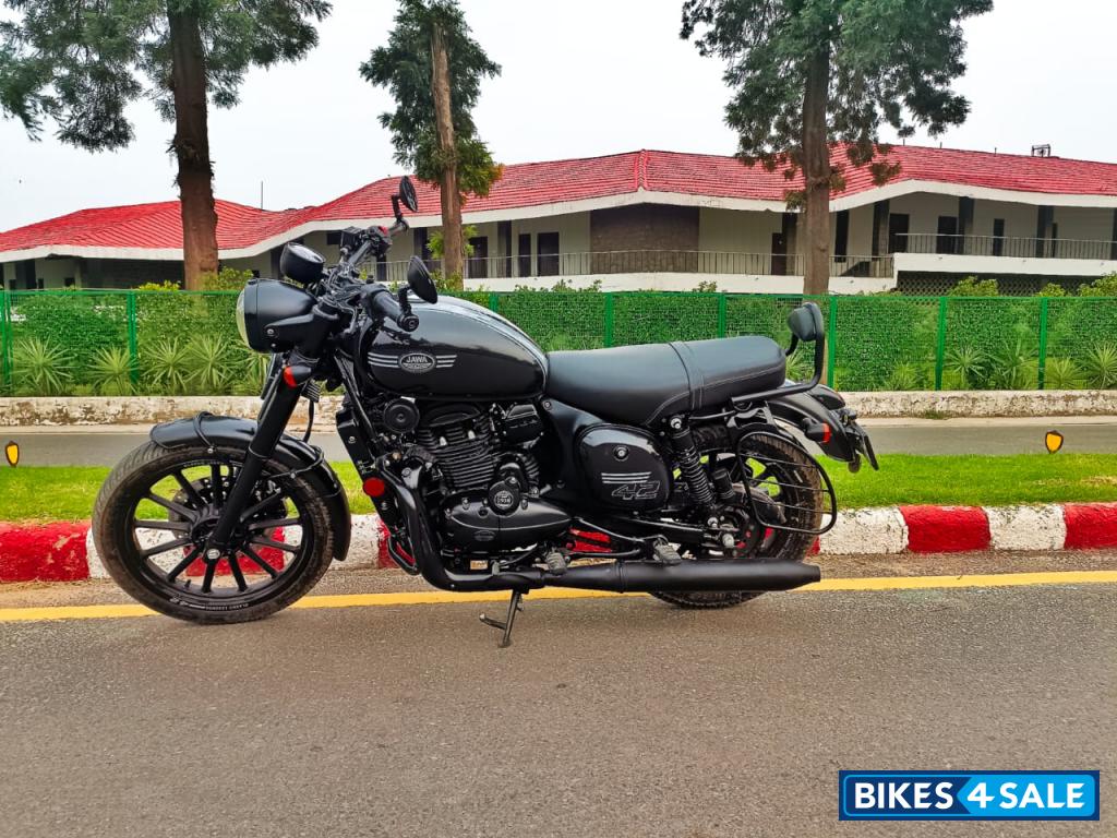 Jawa 42 Dual Channel ABS AllStar Black