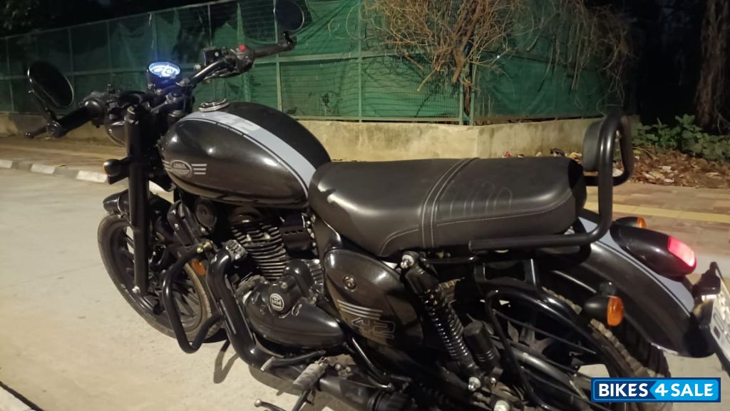 Jawa 42 Dual Channel ABS AllStar Black