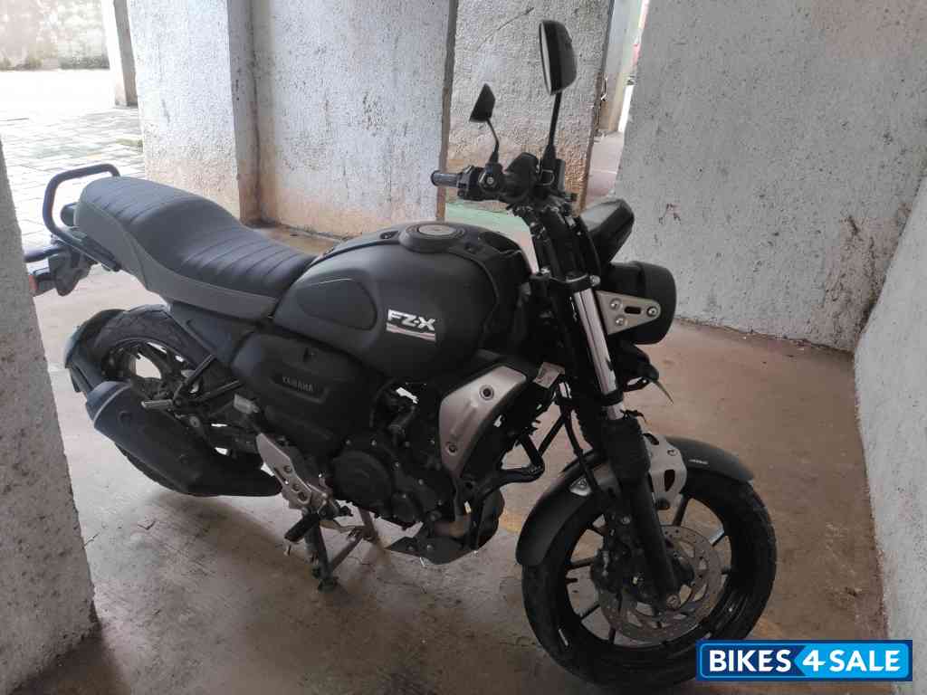 Black Yamaha FZ-X Black Yamaha FZ-X