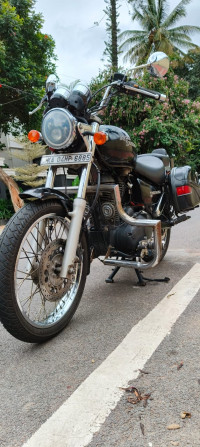 Black Royal Enfield Thunderbird 500