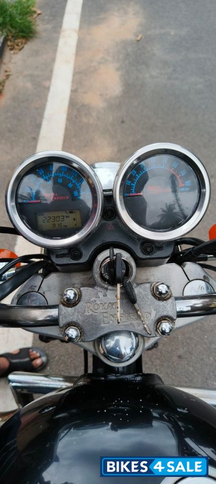 Black Royal Enfield Thunderbird 500