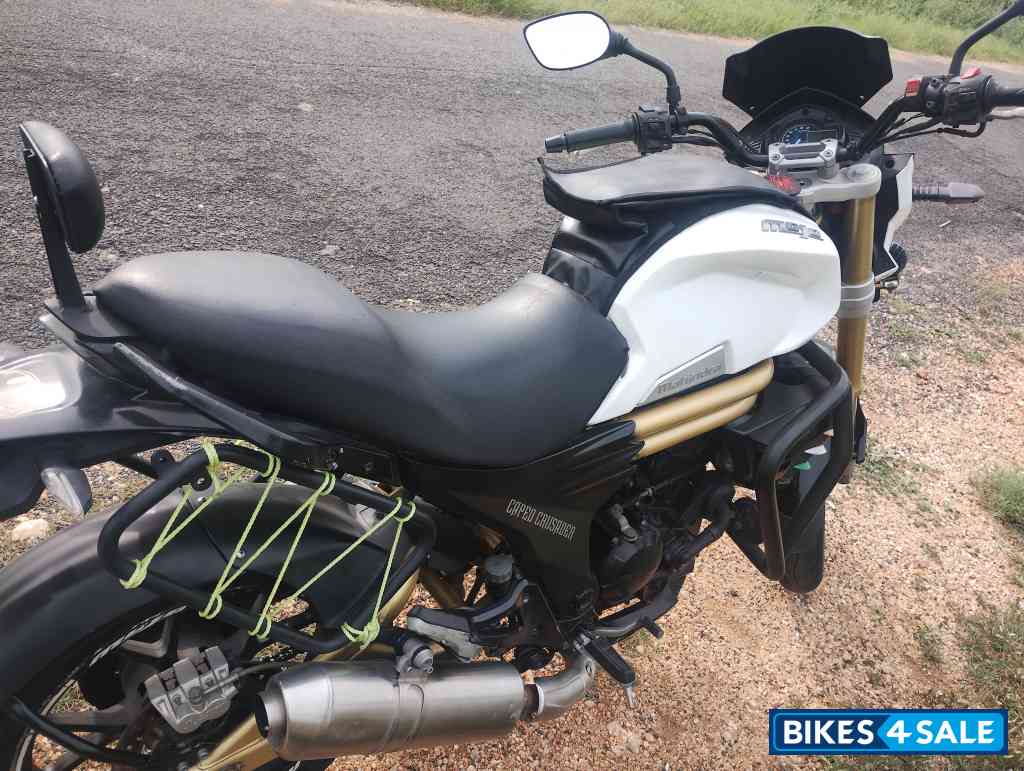 White Mahindra Mojo XT 300