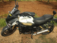 White Mahindra Mojo XT 300