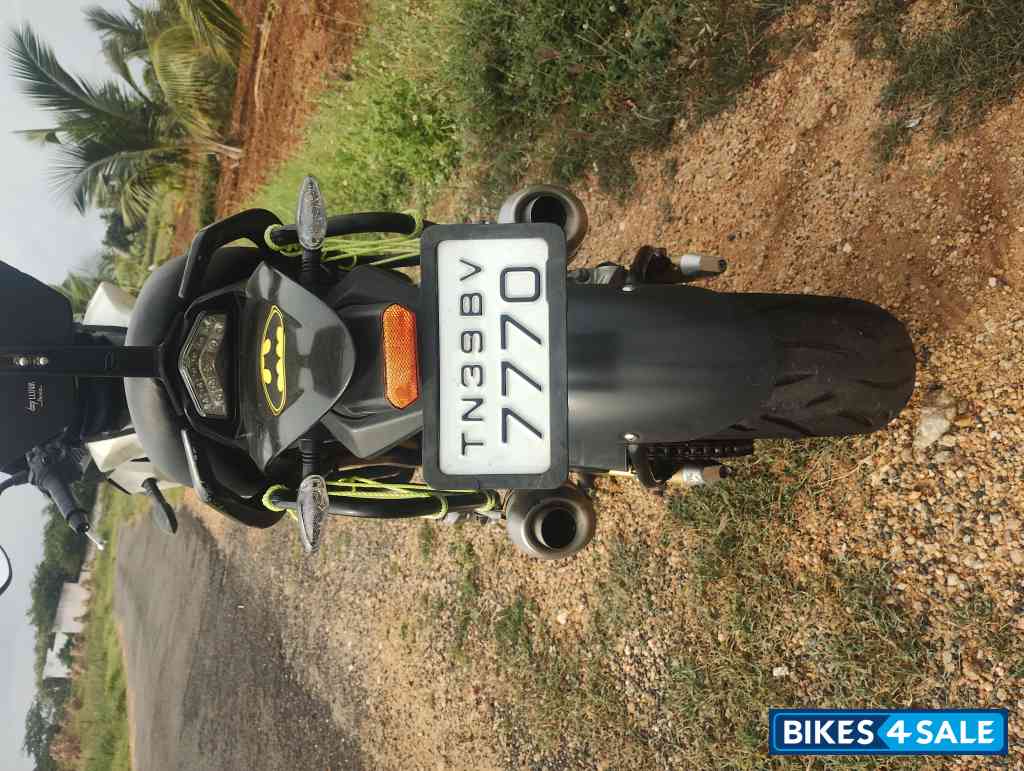 White Mahindra Mojo XT 300