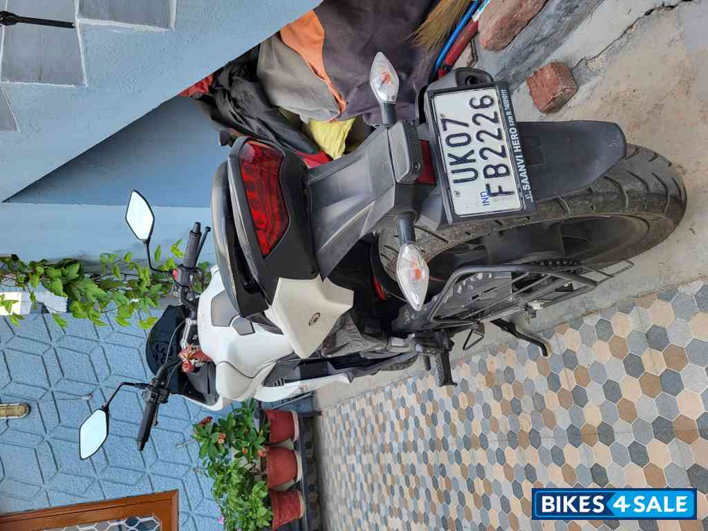 White/black Hero Xtreme 200S