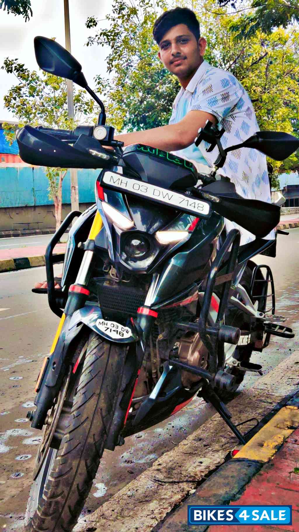 Brooklyn Black Bajaj Pulsar N250