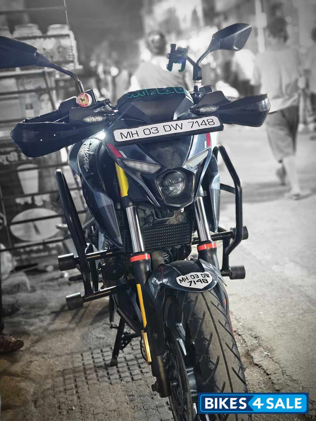 Brooklyn Black Bajaj Pulsar N250