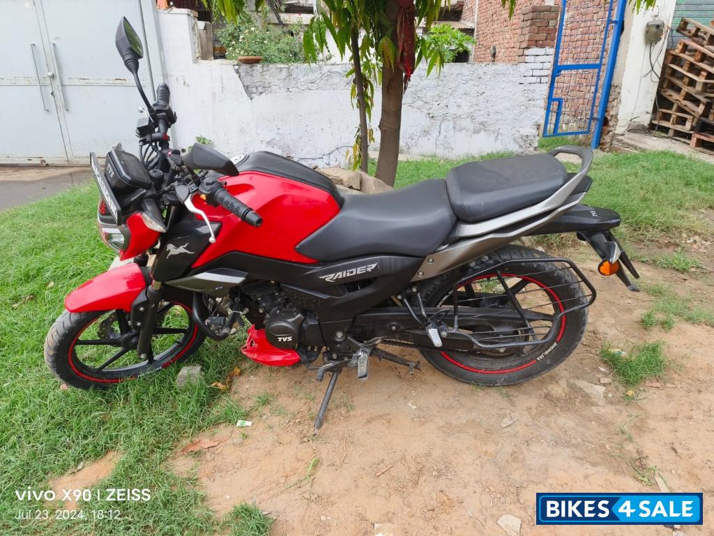 TVS Raider Split Seat