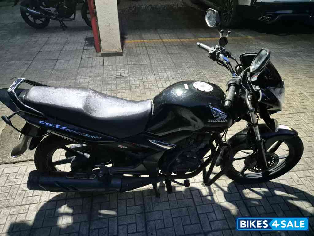 Black Honda CB Unicorn
