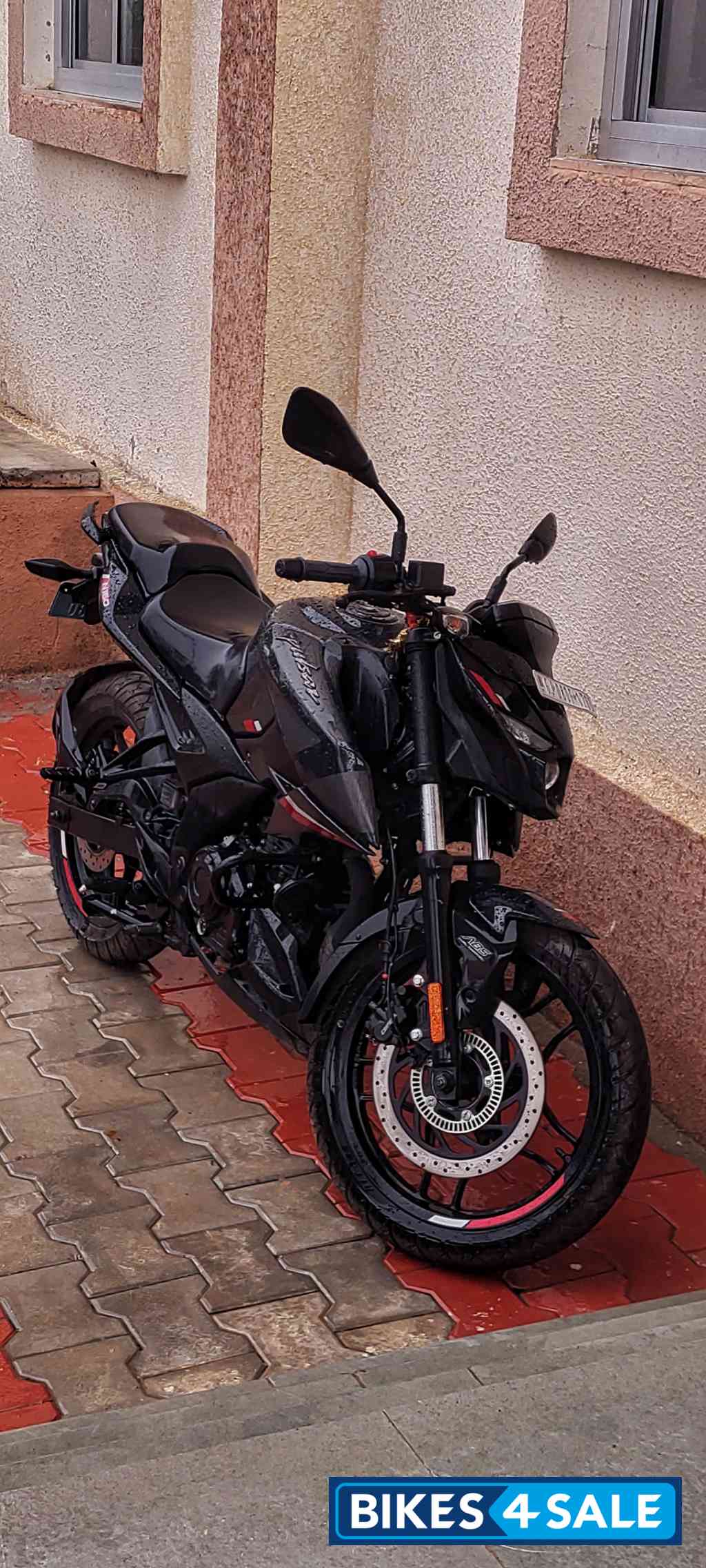 Black Bajaj Pulsar N160 Dual Channel ABS