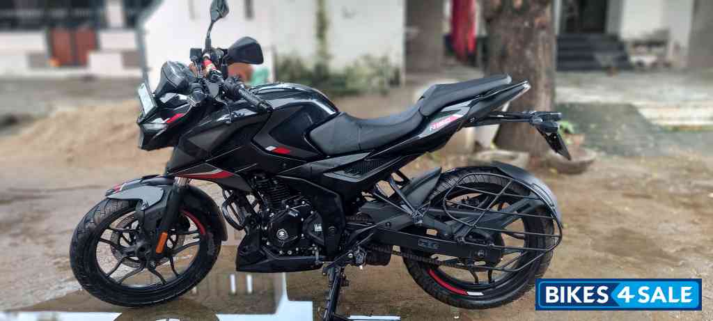 Black Bajaj Pulsar N160 Dual Channel ABS